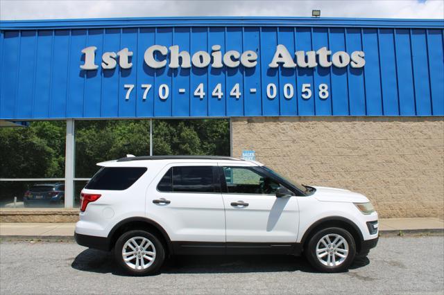 Photo of 2016 White Ford Explorer