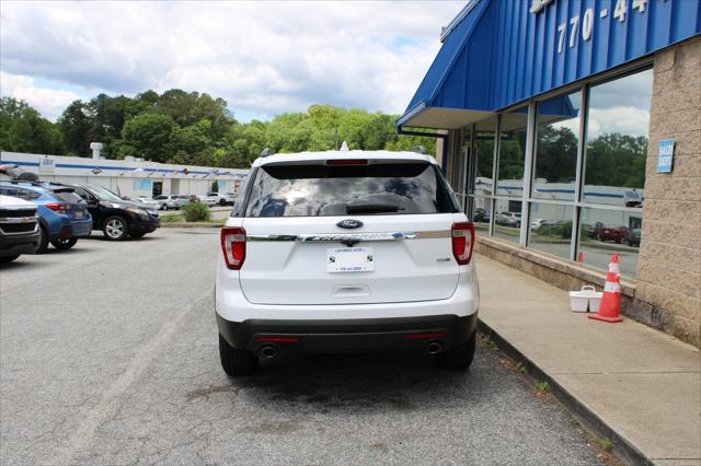 Photo of 2016 White Ford Explorer
