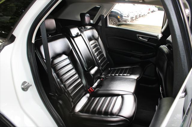 Photo of 2021 White Ford Edge