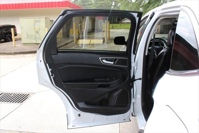Photo of 2021 White Ford Edge
