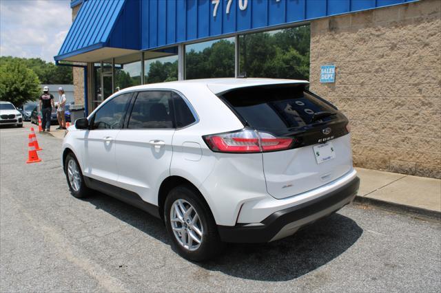 Photo of 2021 White Ford Edge