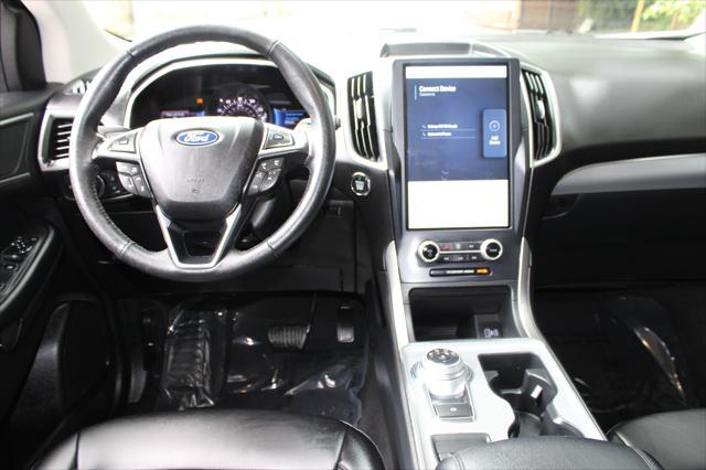 Photo of 2021 White Ford Edge