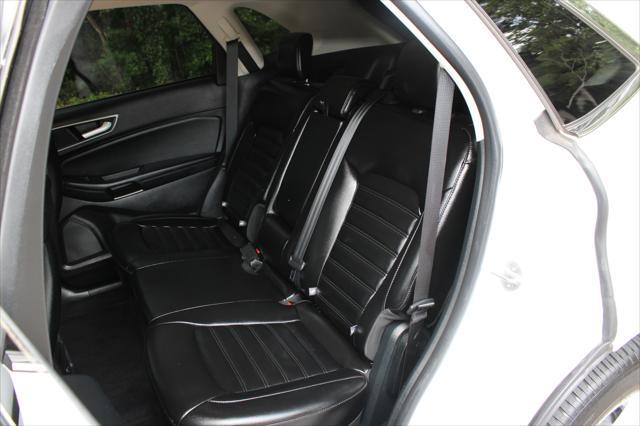 Photo of 2021 White Ford Edge