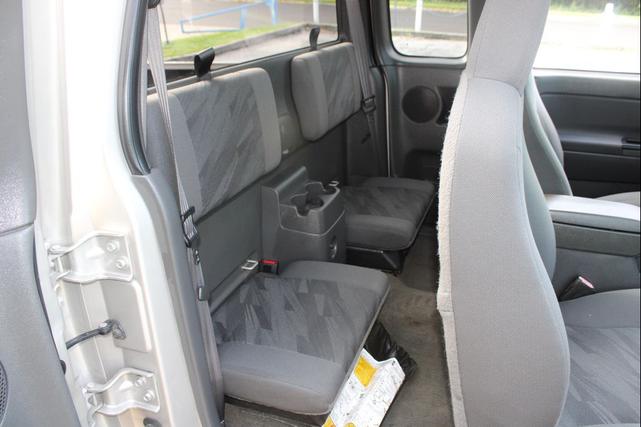 Photo of 2004 Beige Chevrolet Colorado
