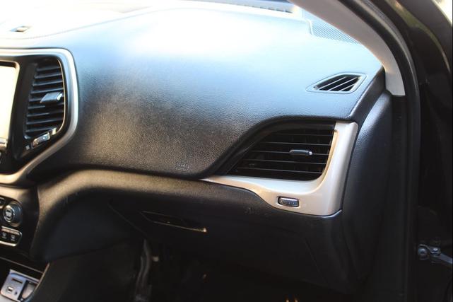 Photo of 2017 Black Jeep Cherokee