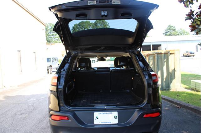 Photo of 2017 Black Jeep Cherokee