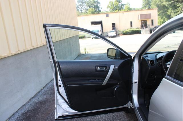 Photo of 2013 Silver Nissan Rogue