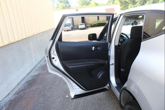Photo of 2013 Silver Nissan Rogue