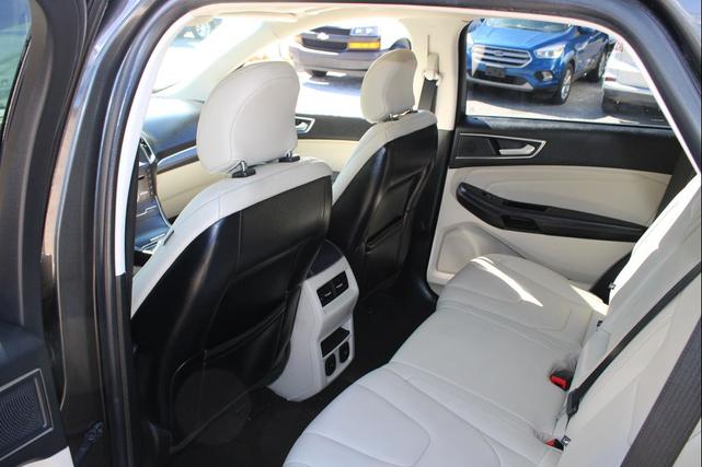 Photo of 2019 Gray Ford Edge