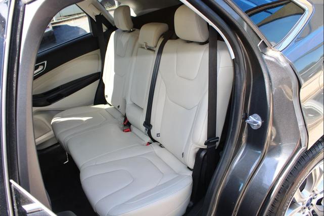 Photo of 2019 Gray Ford Edge