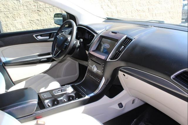 Photo of 2019 Gray Ford Edge