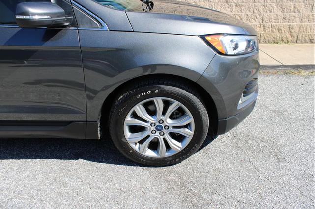 Photo of 2019 Gray Ford Edge
