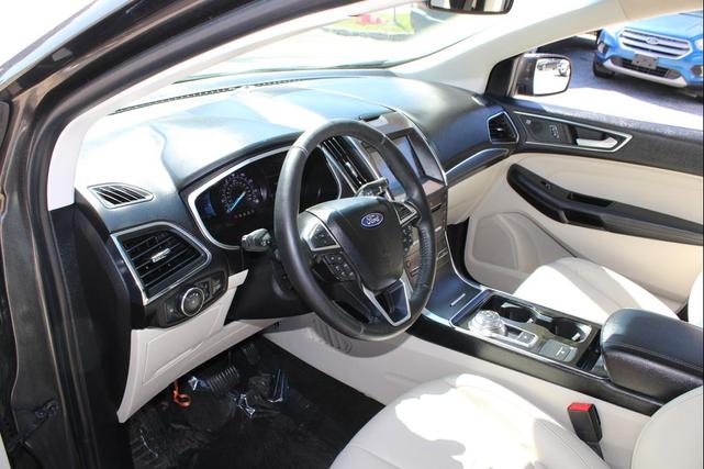 Photo of 2019 Gray Ford Edge