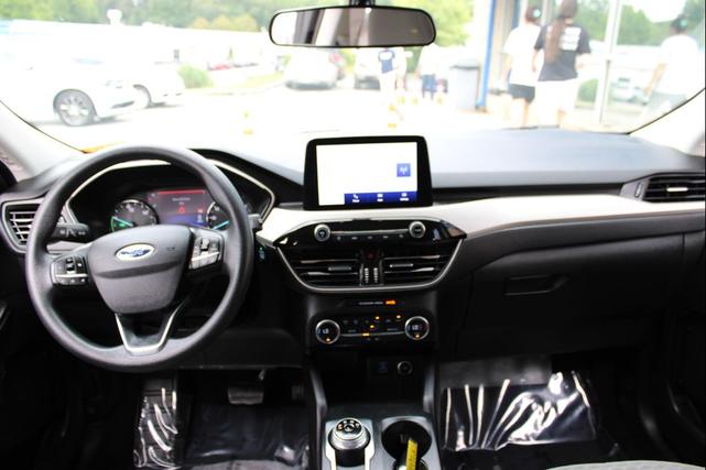 Photo of 2021 Gray Ford Escape