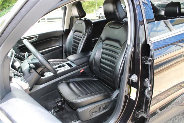 Photo of 2021 Black Ford Edge
