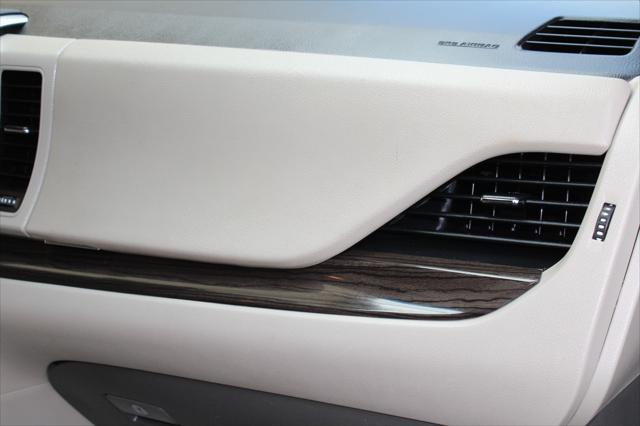 Photo of 2015 Gold Toyota Sienna