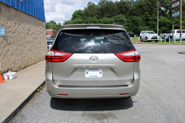 Photo of 2015 Gold Toyota Sienna