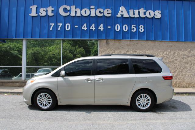 Photo of 2015 Gold Toyota Sienna