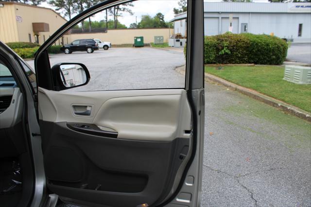 Photo of 2015 Gold Toyota Sienna