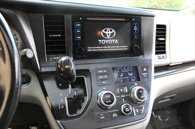 Photo of 2015 Gold Toyota Sienna