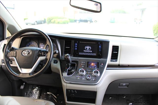 Photo of 2015 Gold Toyota Sienna