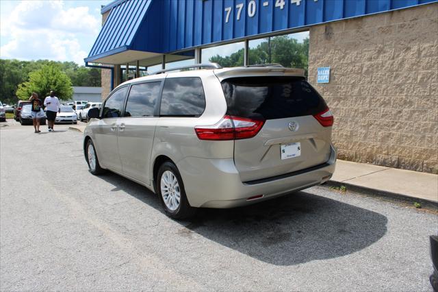 Photo of 2015 Gold Toyota Sienna