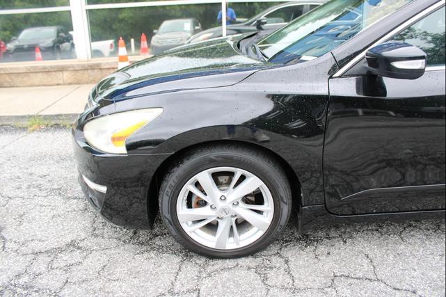 Photo of 2014 Black Nissan Altima