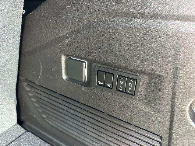 Photo of 2021 Summit White Chevrolet Tahoe