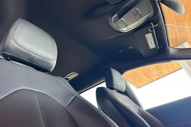 Photo of 2025 Bright White Clearcoat Chrysler Voyager