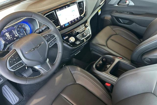 Photo of 2025 Bright White Clearcoat Chrysler Voyager