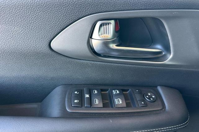 Photo of 2025 Bright White Clearcoat Chrysler Voyager