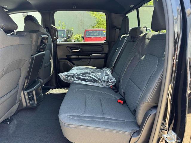Photo of 2025 Diamond Black Crystal Pearlcoat RAM 1500
