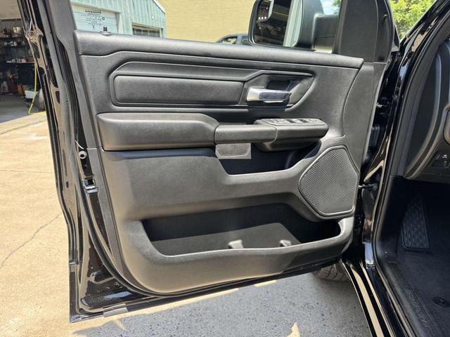 Photo of 2025 Diamond Black Crystal Pearlcoat RAM 1500
