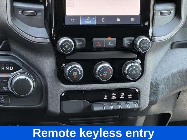 Photo of 2025 Diamond Black Crystal Pearlcoat RAM 1500