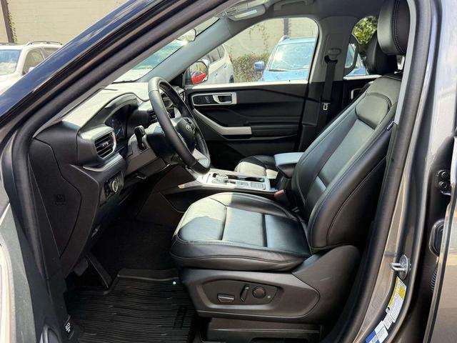 Photo of 2023 Carbonized Gray Metallic Ford Explorer