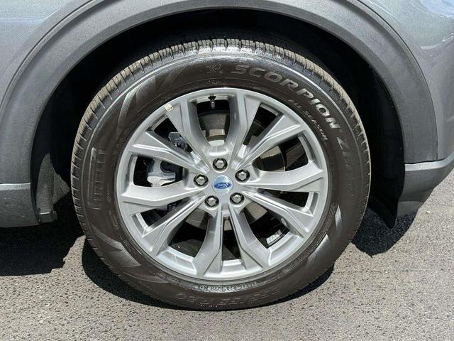 Photo of 2023 Carbonized Gray Metallic Ford Explorer