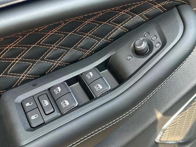 Photo of 2025 Bright White Jeep Grand Cherokee L