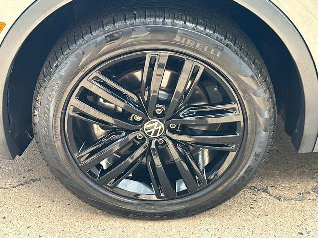Photo of 2022 Deep Black Pearl Volkswagen Tiguan