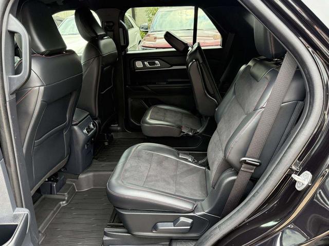 Photo of 2025 Agate Black Metallic Ford Explorer