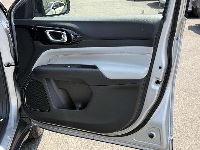 Photo of 2025 Silver Zynith Jeep Compass