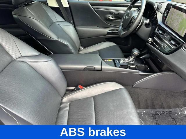 Photo of 2023 Cloudburst Gray Lexus ES 300h