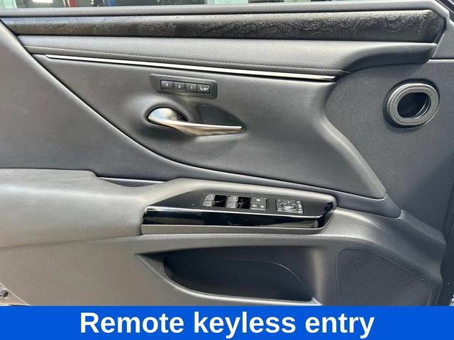 Photo of 2023 Cloudburst Gray Lexus ES 300h