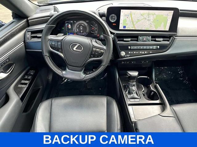Photo of 2023 Cloudburst Gray Lexus ES 300h