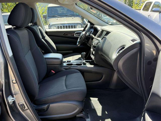 Photo of 2019 Gun Metallic Nissan Pathfinder