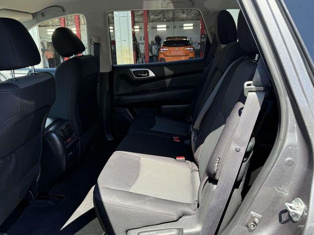 Photo of 2019 Gun Metallic Nissan Pathfinder