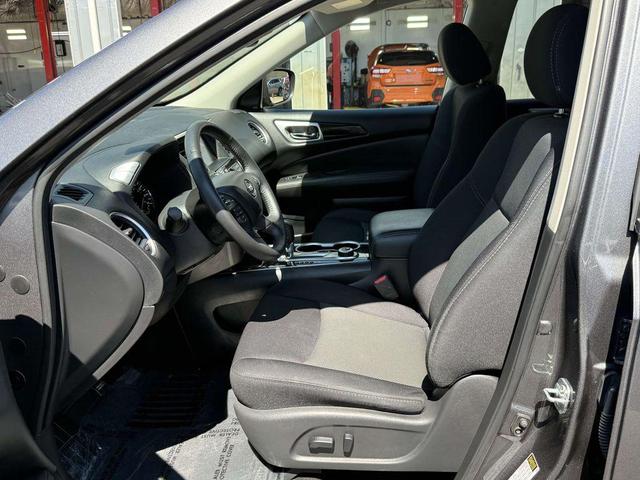 Photo of 2019 Gun Metallic Nissan Pathfinder
