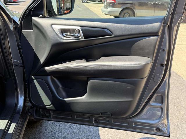 Photo of 2019 Gun Metallic Nissan Pathfinder