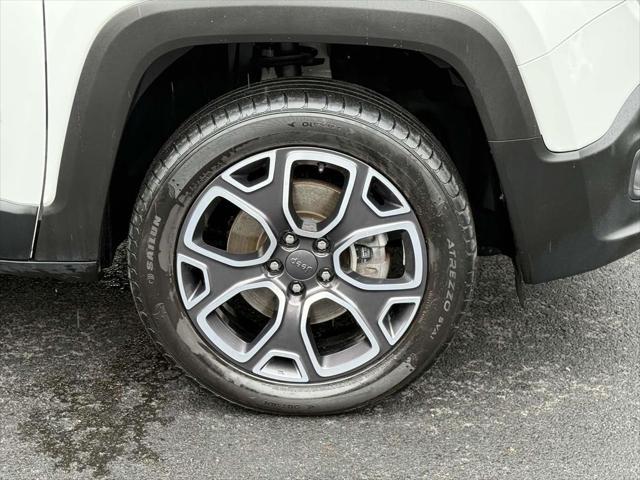 Photo of 2018 Alpine White Jeep Renegade