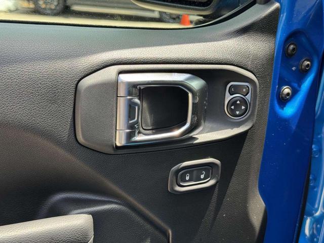 Photo of 2025 Hydro Blue Pearlcoat Jeep Gladiator