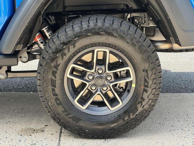 Photo of 2025 Hydro Blue Pearlcoat Jeep Gladiator